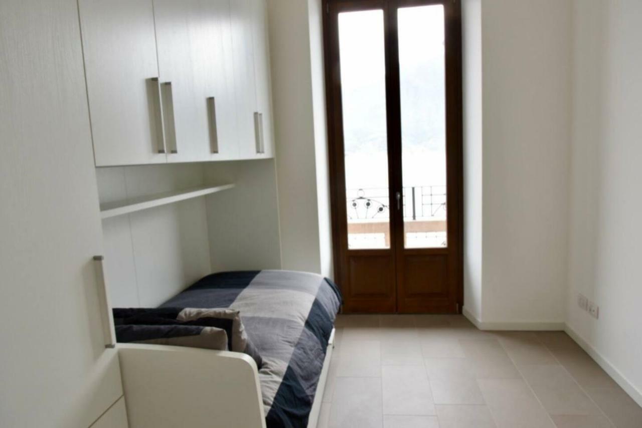 לוברה Stylish Lakefront House מראה חיצוני תמונה