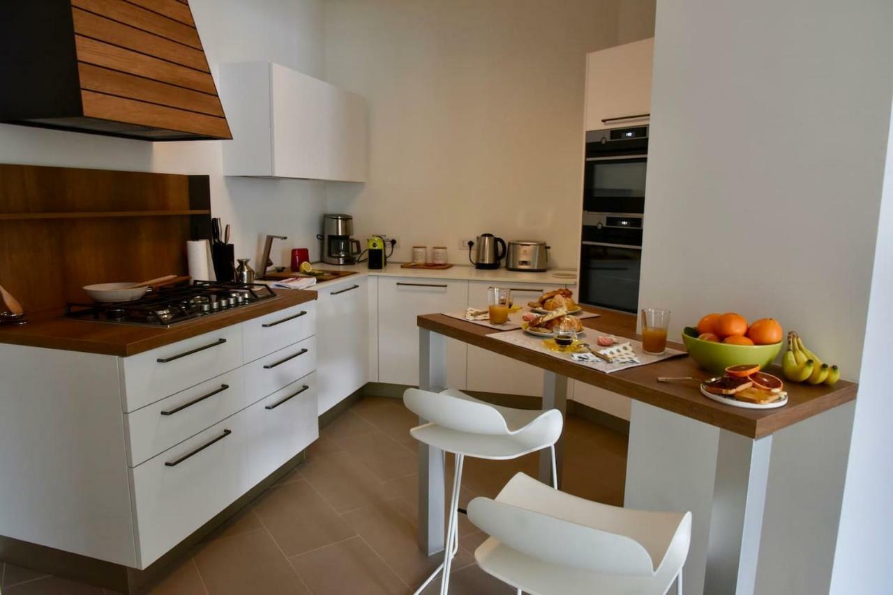 לוברה Stylish Lakefront House מראה חיצוני תמונה